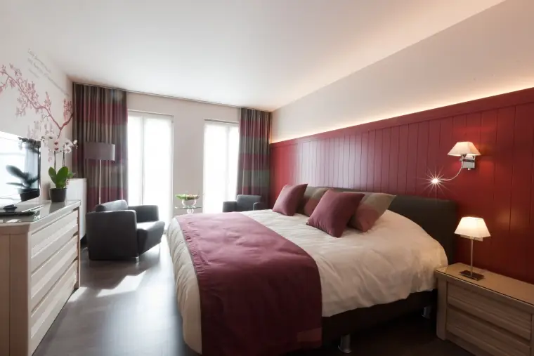 CHARMING ROOM