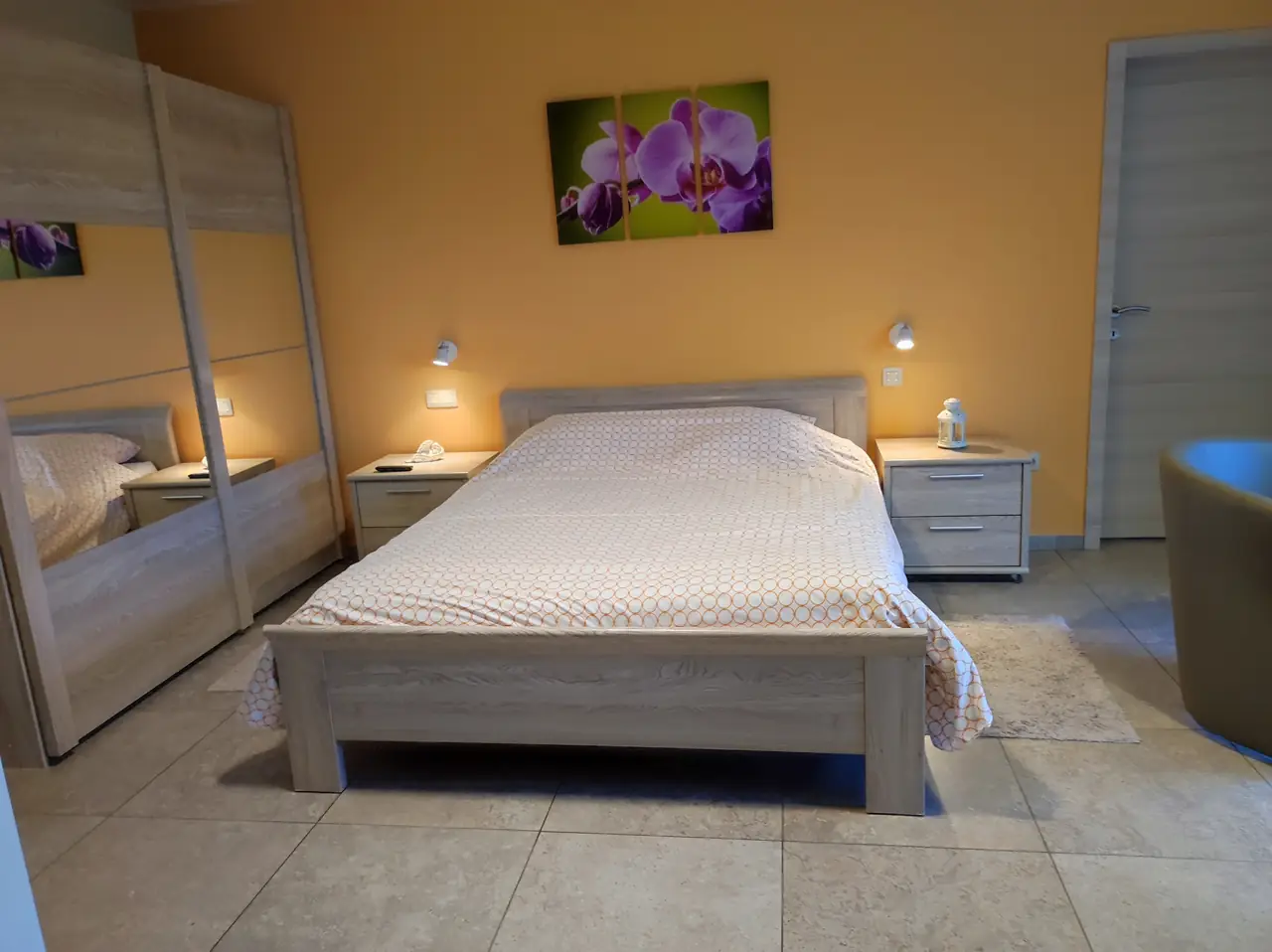 Orchidee, family room with separate children's room