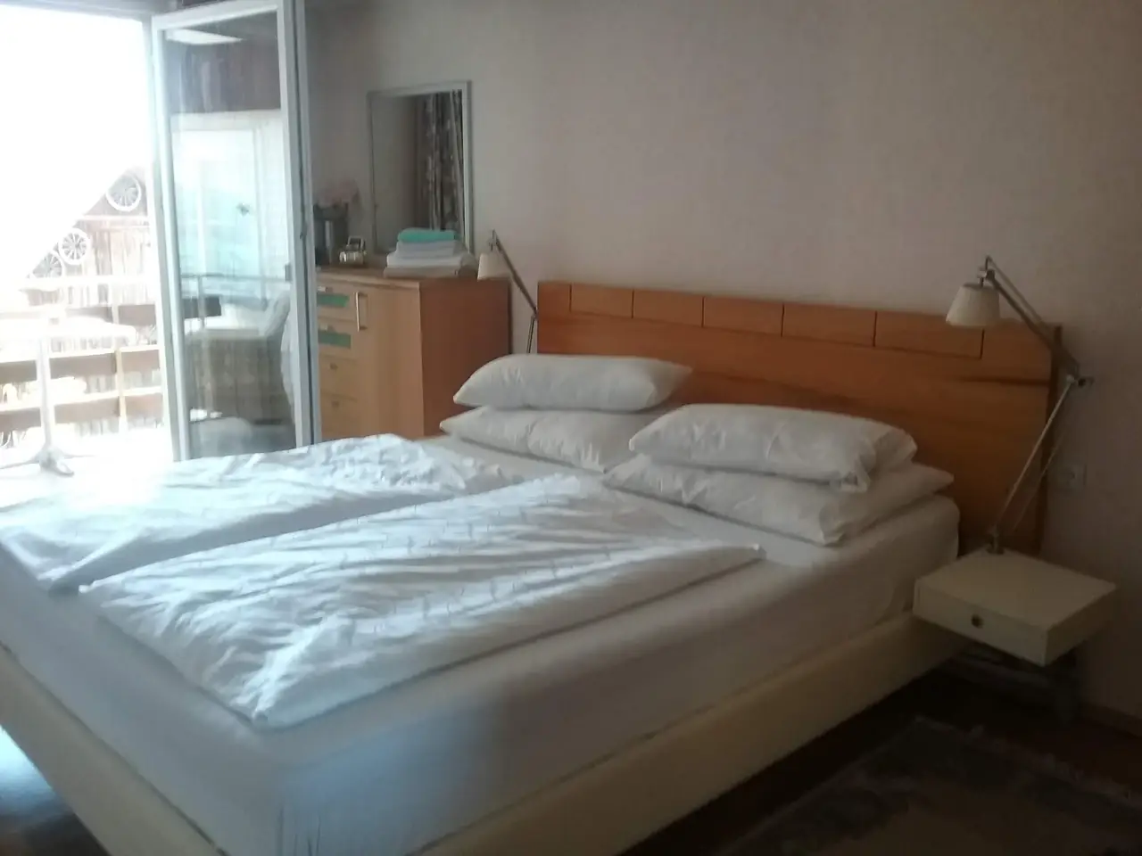 DZ/DU/WC/TV/Balkon mit Frühstück