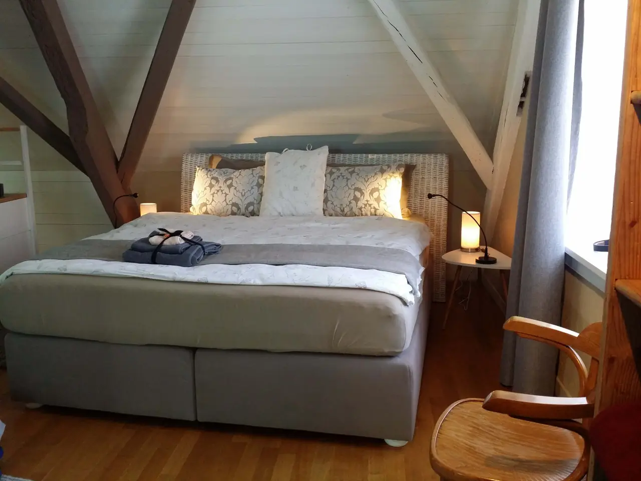 Blue Wall Bed & Breakfast - B&B Gebenstorf